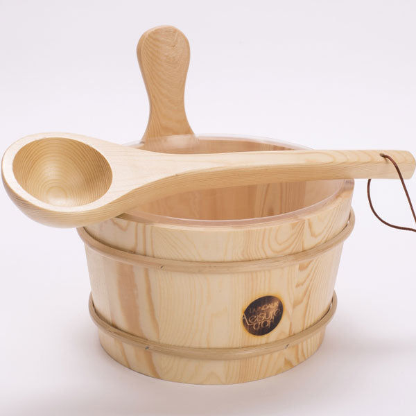 Classic Wooden Sauna Bucket and Ladle Set – Cedar Finish